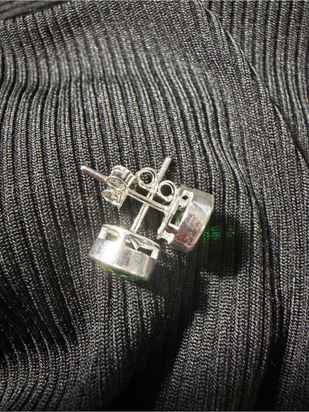Green earrings - Picture 3 of 3